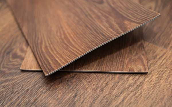 Piso vinílico instalado em ambiente residencial em Campinas